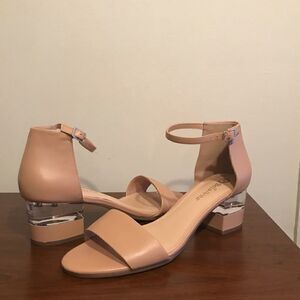 NWT Bella Vita Lucite Heel sandal